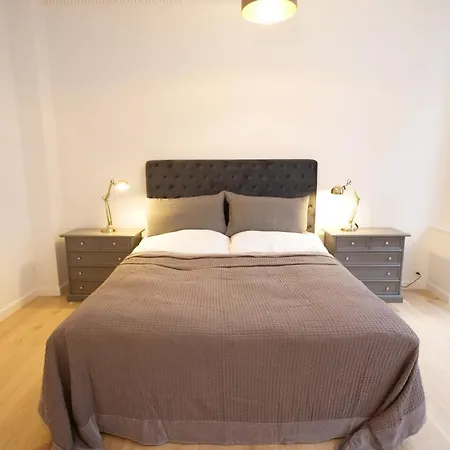 Sanders King Apartment *