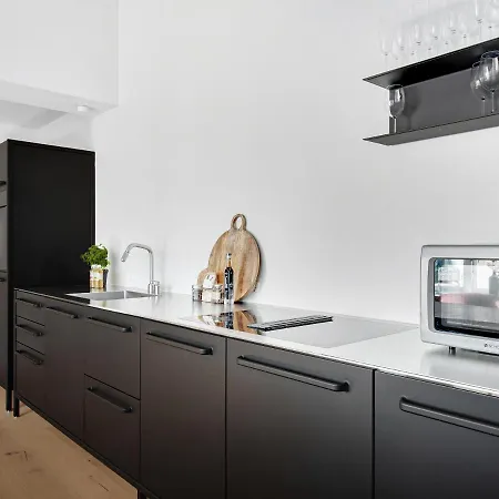 Sanders King Apartment *