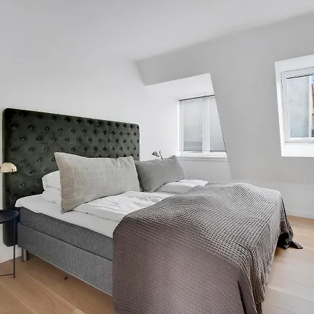 Apartment Sanders King